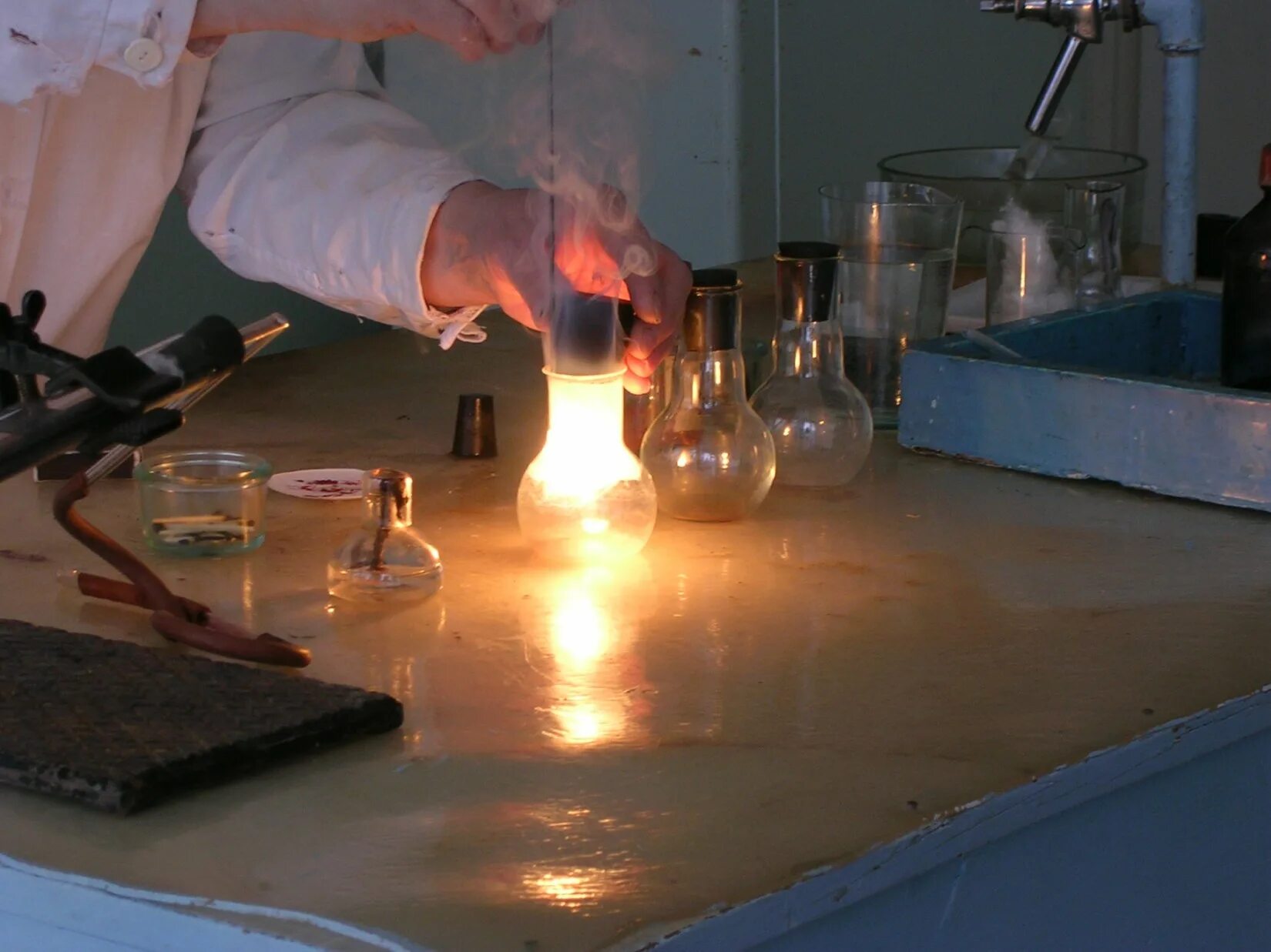 Аллотропные модификации фосфора таблица белый и красный фосфор. Аллотропия белого и красного фосфора. Аллатропия фосфора белый красный чёрный. Р4 какой фосфор. Р4 какой фосфор.