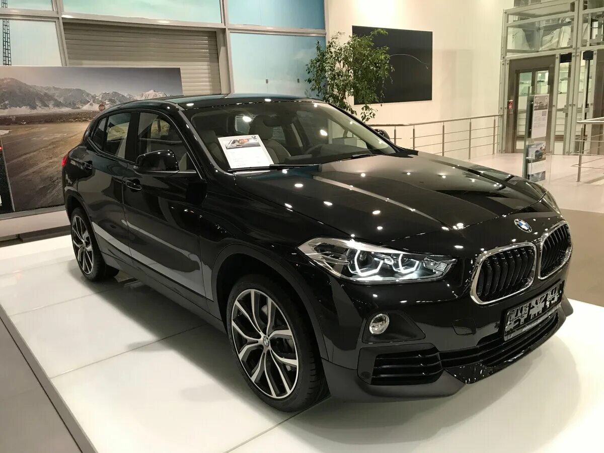 Черный 2.0 купить. БМВ x2 черный. BMW x2 xdrive20i i (f39). BMW x4 черный сапфир. Черный сапфир БМВ х3.