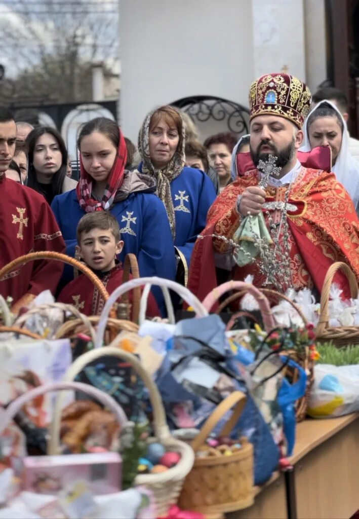 Когда армяне отмечают пасху. Армянская Пасха. Пасха в армянской церкви. Армянская Пасха 2022. Армянская Пасха 2023.