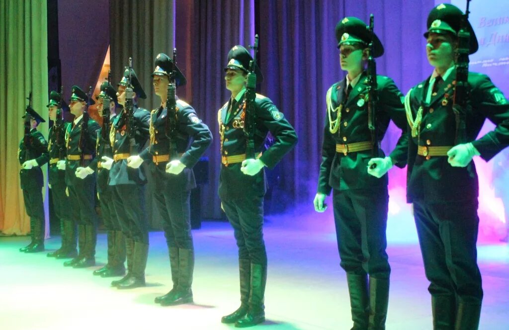 Дом офицеров на литейном зал. Дом офицеров конкурсы. Дом офицеров санкт-петербург зал. Дом офицеров конкурсы. Школа искусств рп чаадаевка немецкий хор 2009г.