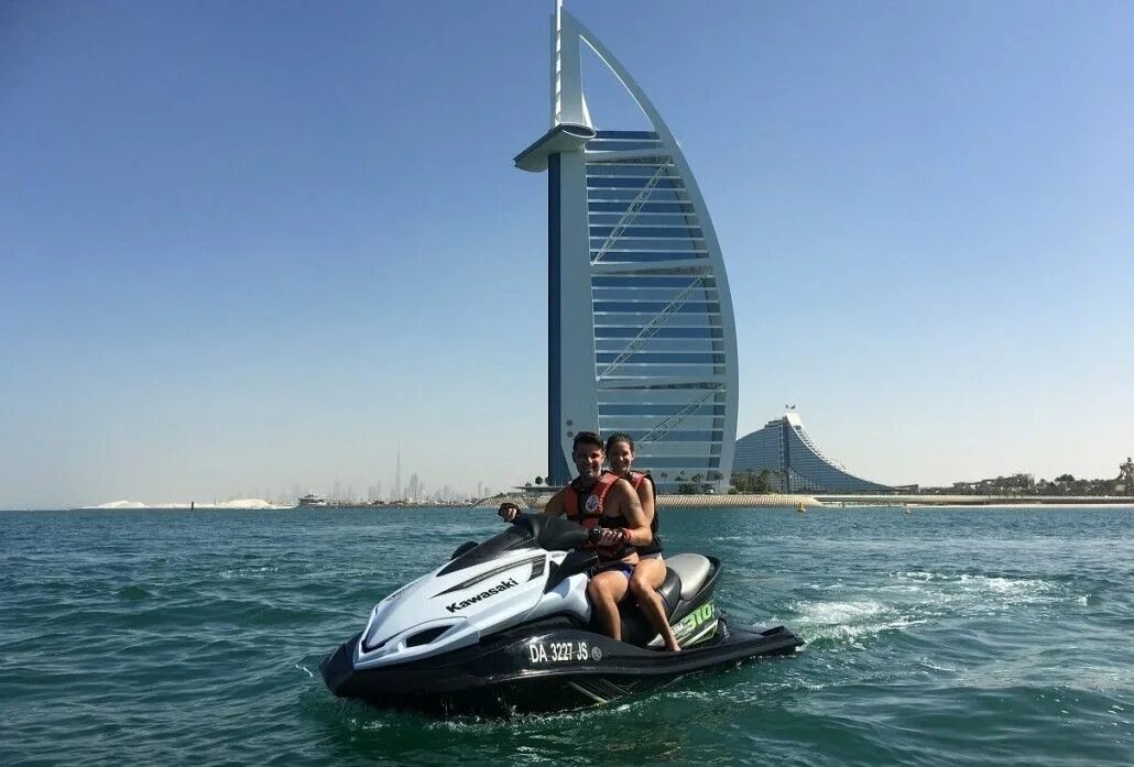 Dubai activities. Вейкбординг. Водные развлечения в дубае для туристов. Флайбординг дубай. Водные развлечения на пляже дубай.