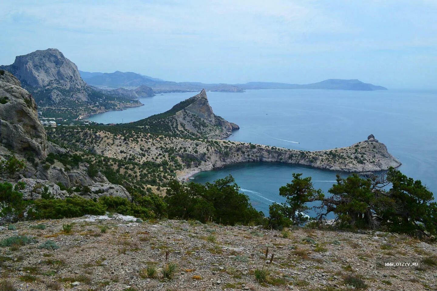 Посёлок новый свет в крыму. Зеленая бухта судак. Остров новый свет. Крымский полуостров новый свет. Коктебель тропа голицына.