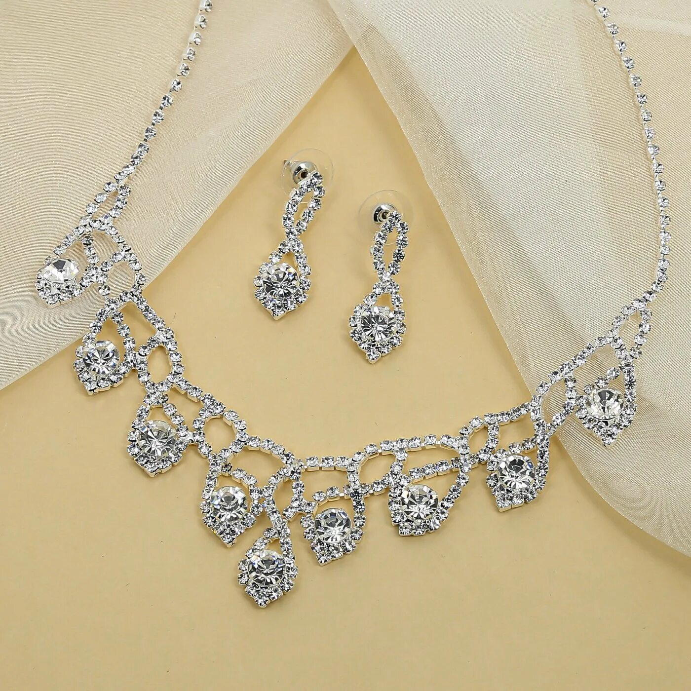 Китайская бижутерия. Бижутерия оптом. Комплект бижутерия для невесты. Браслет из гелиотиса. Браслеты бижутерия восточный стиль.