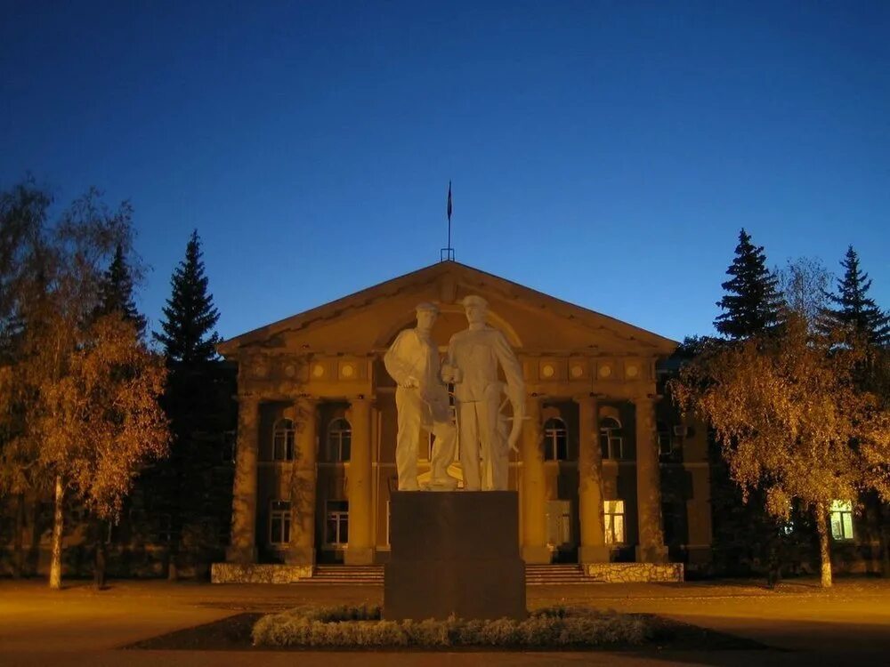 Сайты г волгодонск. Мэрия Волгодонска. Памятники г Волгодонска администрация. Администрация города Волгодонска фото. Волгодонск природа.