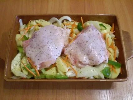 Бедро курицы с овощами в духовке