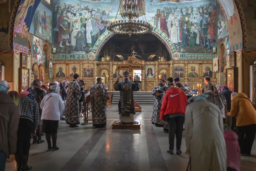 Служба в соборе шахты. Собор покрова пресвятой богородицы (шахты). Рождество христово шахтинская епархия кафедрального собора. Служба в соборе шахты. Свято-покровский собор (шахты).