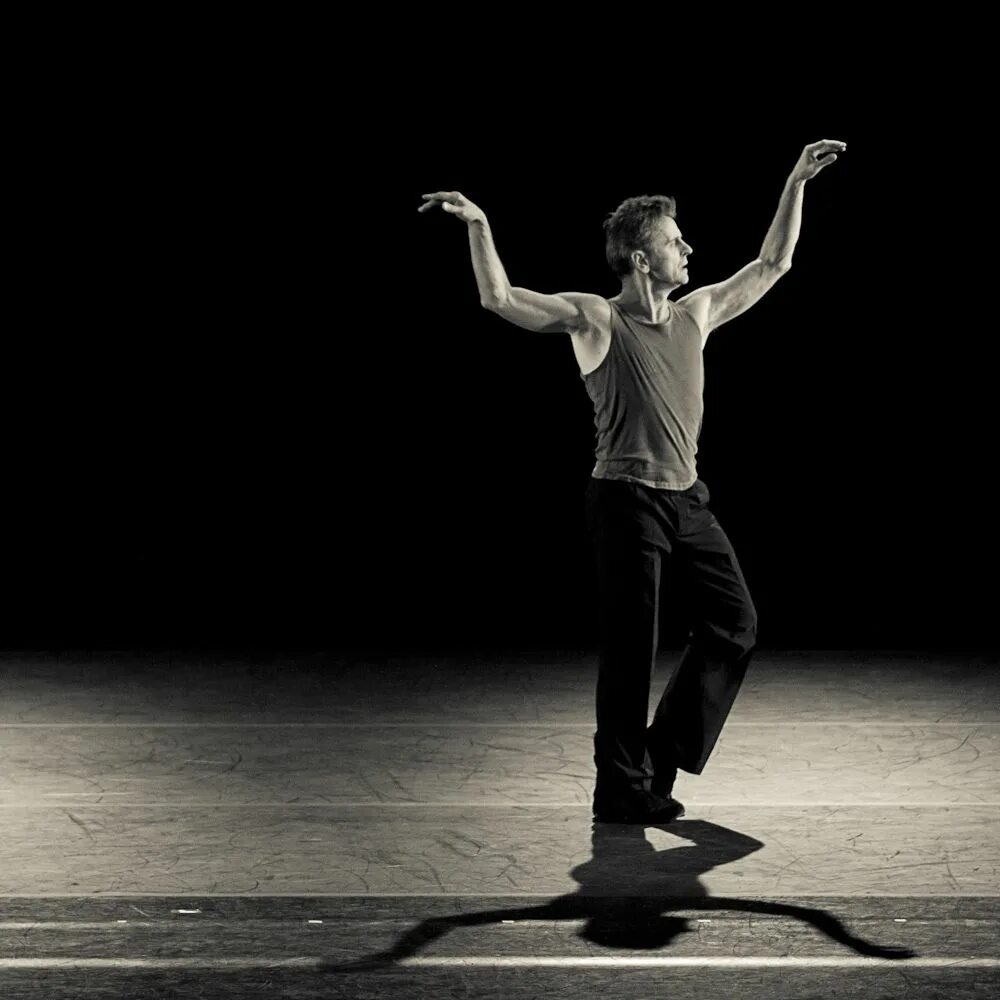 Михаил барышников в танце. Ролан пети балет. Барышников балет. Ана лагуна и михаил барышников. Барышников танец.