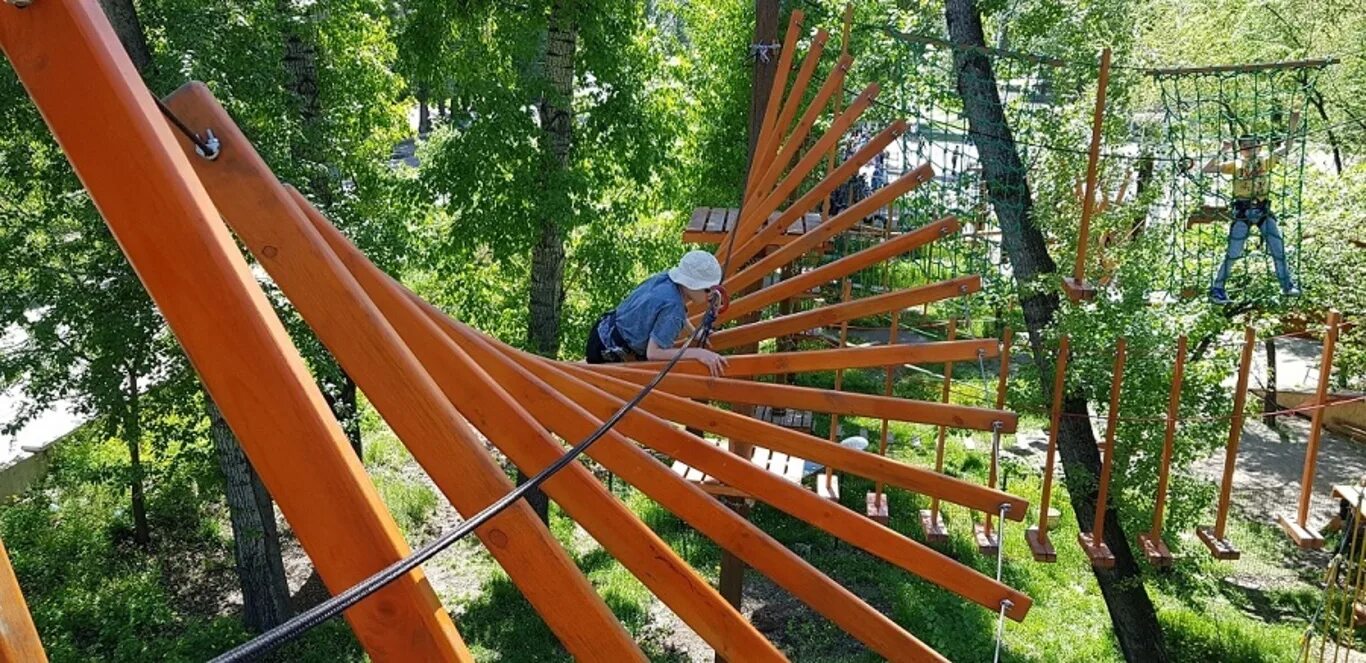 Энергия высоты веревочный парк спб. Канатная дорога парк в абакане. Спорт-парк поляна иркутск. Веревочный парк абакан. Веревочный парк абакан.