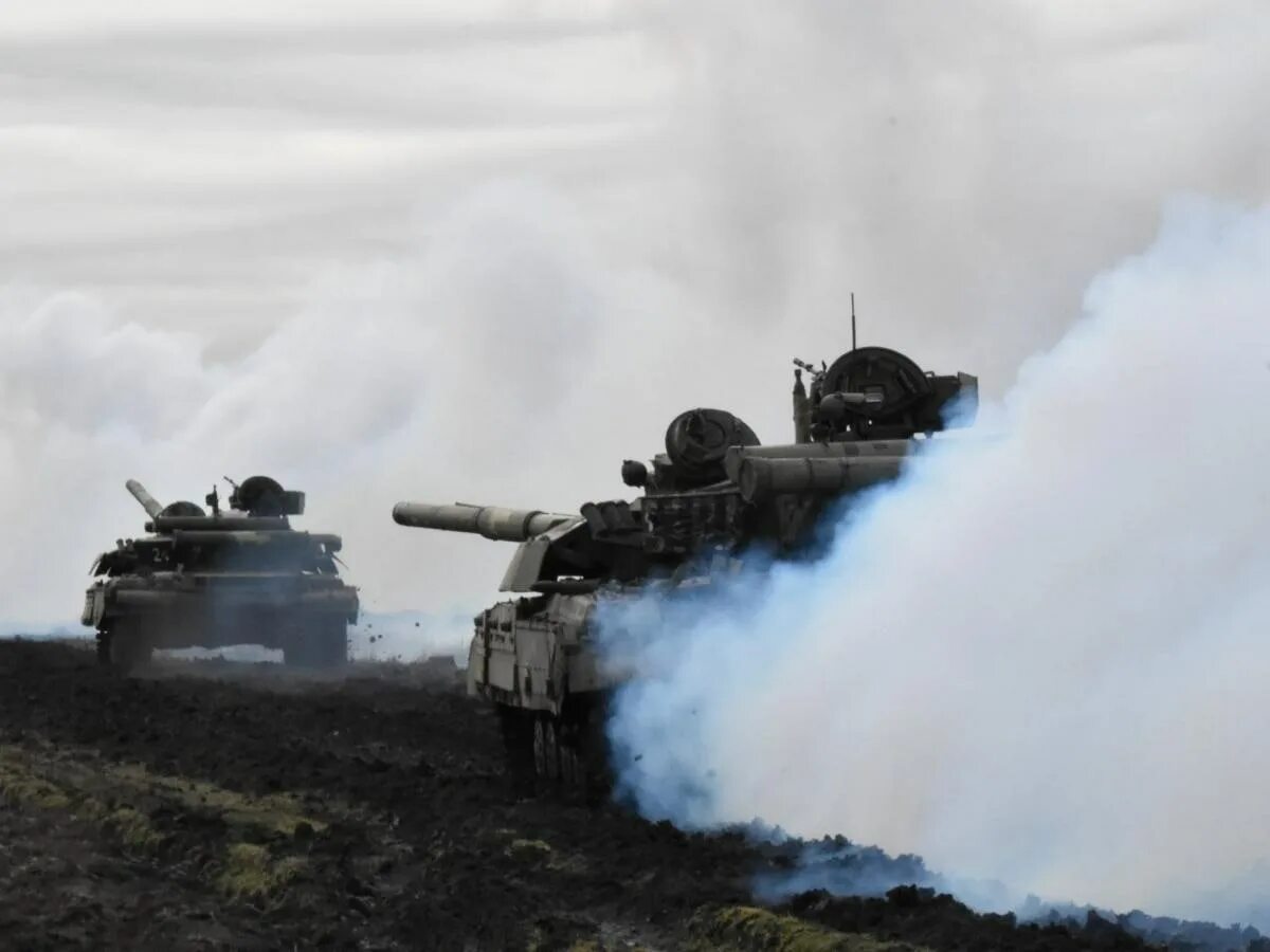 Российские танки на границе. Учения на границе с Украиной. Российские танки на границе с Украиной. Украинцы прорвались