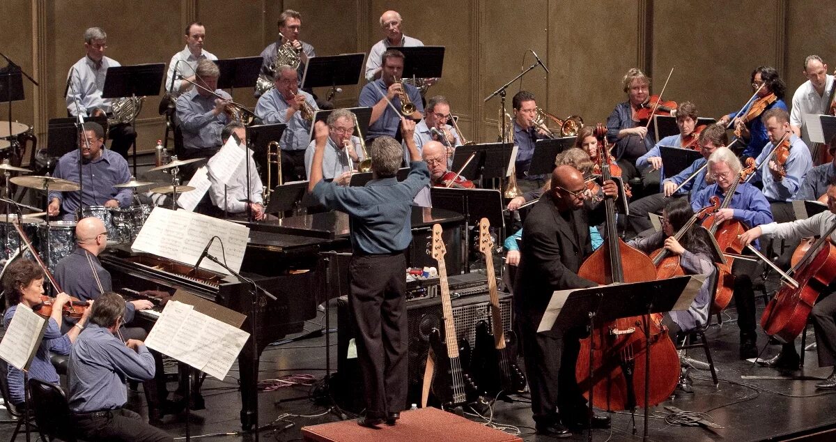 Эстрадно-симфонический оркестр астана фотоотчет. Джаз концерт. Рождественский джаз с симфоническим оркестром. Оркестр саксофонов. Джаз на крыше с симфоническим оркестром.