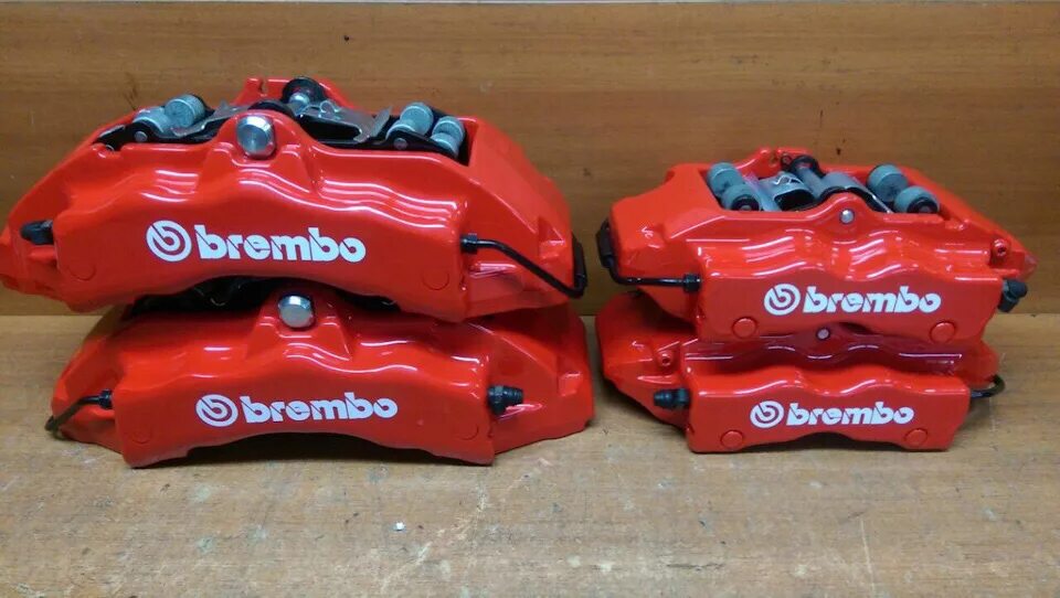 Брембо на камри. Тормоза брембо для камри 50. суппорта brembo на camry 40. brembo cayenne 958. brembo логотип.