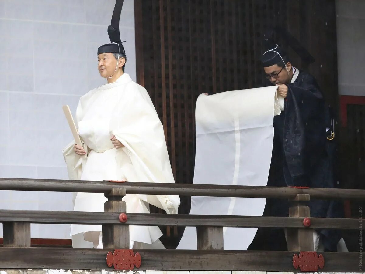 126-й император японии нарухито. 126 император японии нарухито. Коронация императора японии. Нарухито император японии коронация. Японский тронный зал.
