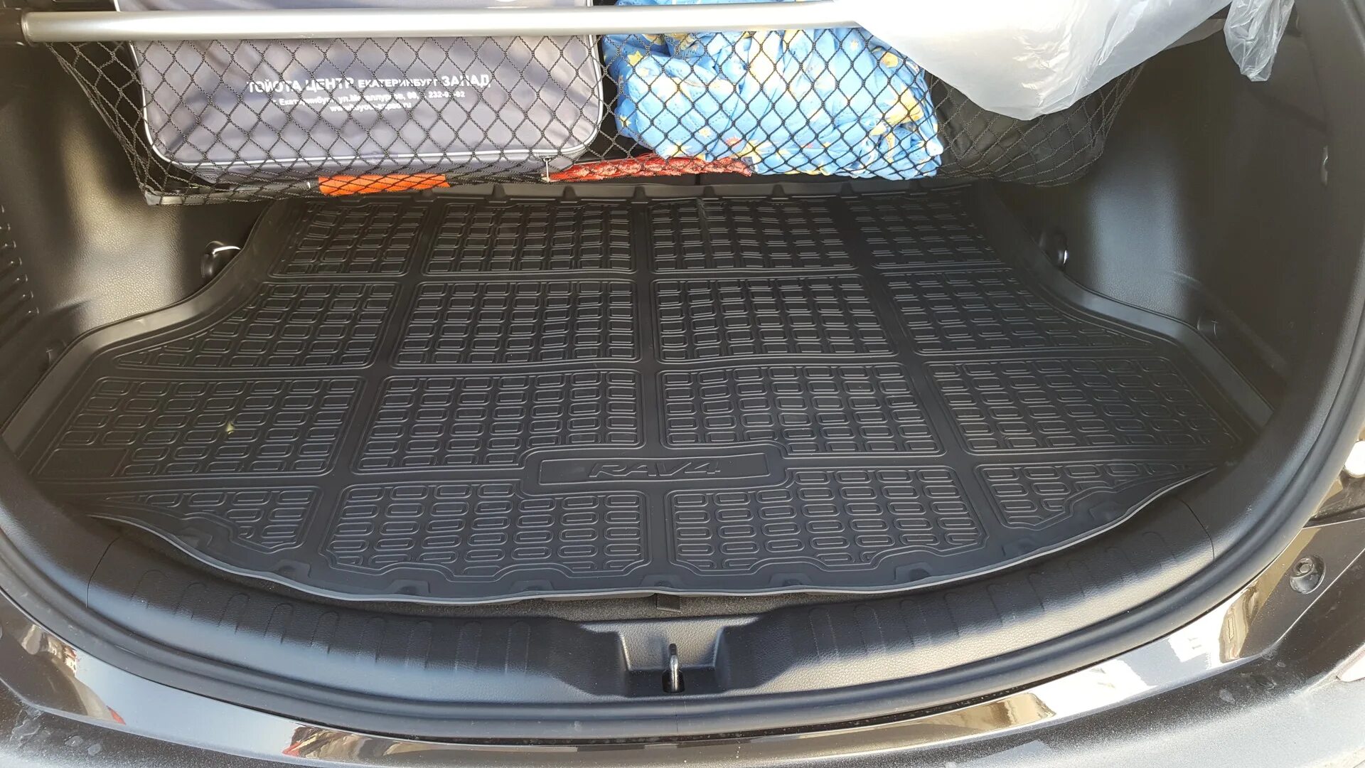 Коврик багажника рав 4. Коврик в багажник toyota rav 4 2018. тойота рав 4 багажник. коврик для рав 4 в багажник 2016. полка багажника тойота рав 4.