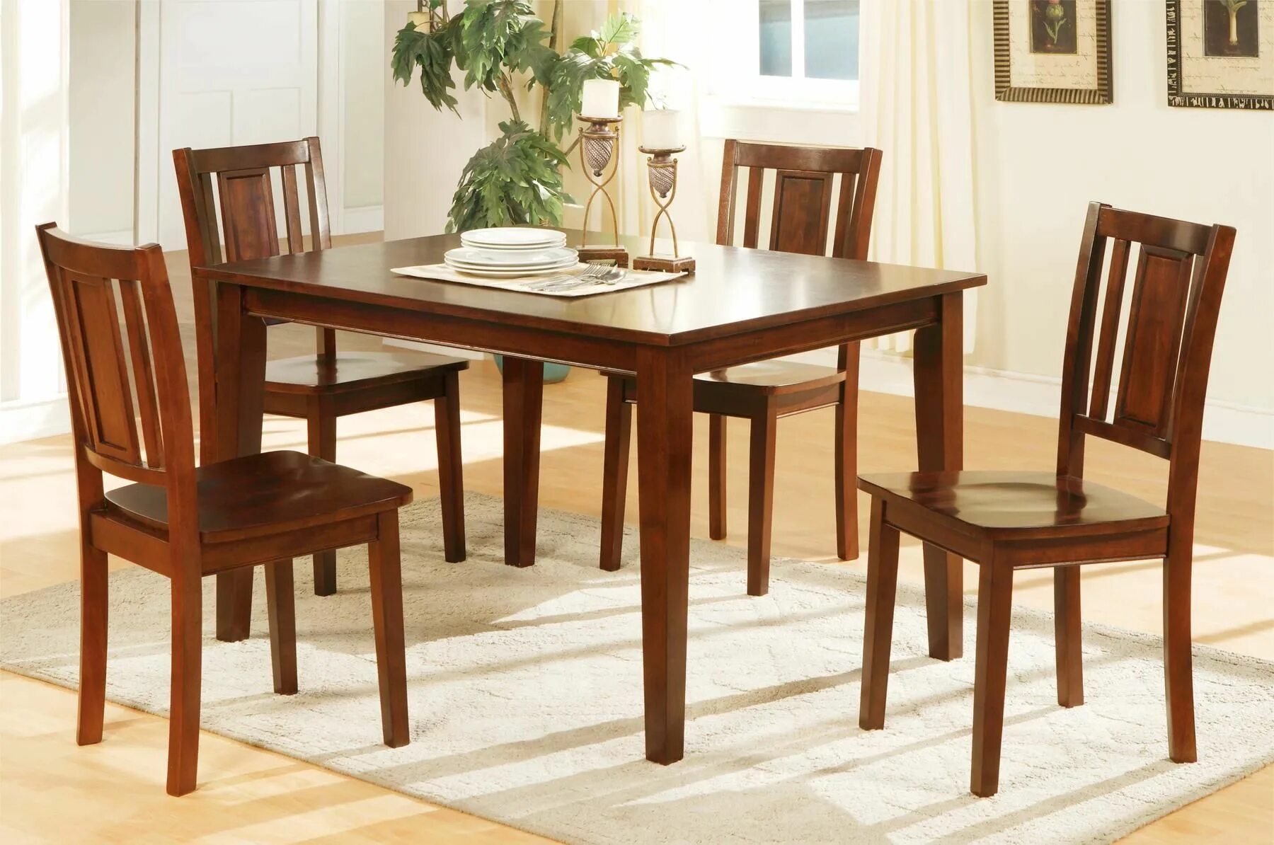 Столы и стулья. Кухонный стол и стулья. Стол кухонный деревянный. Деревянные столы и стулья для кухни.