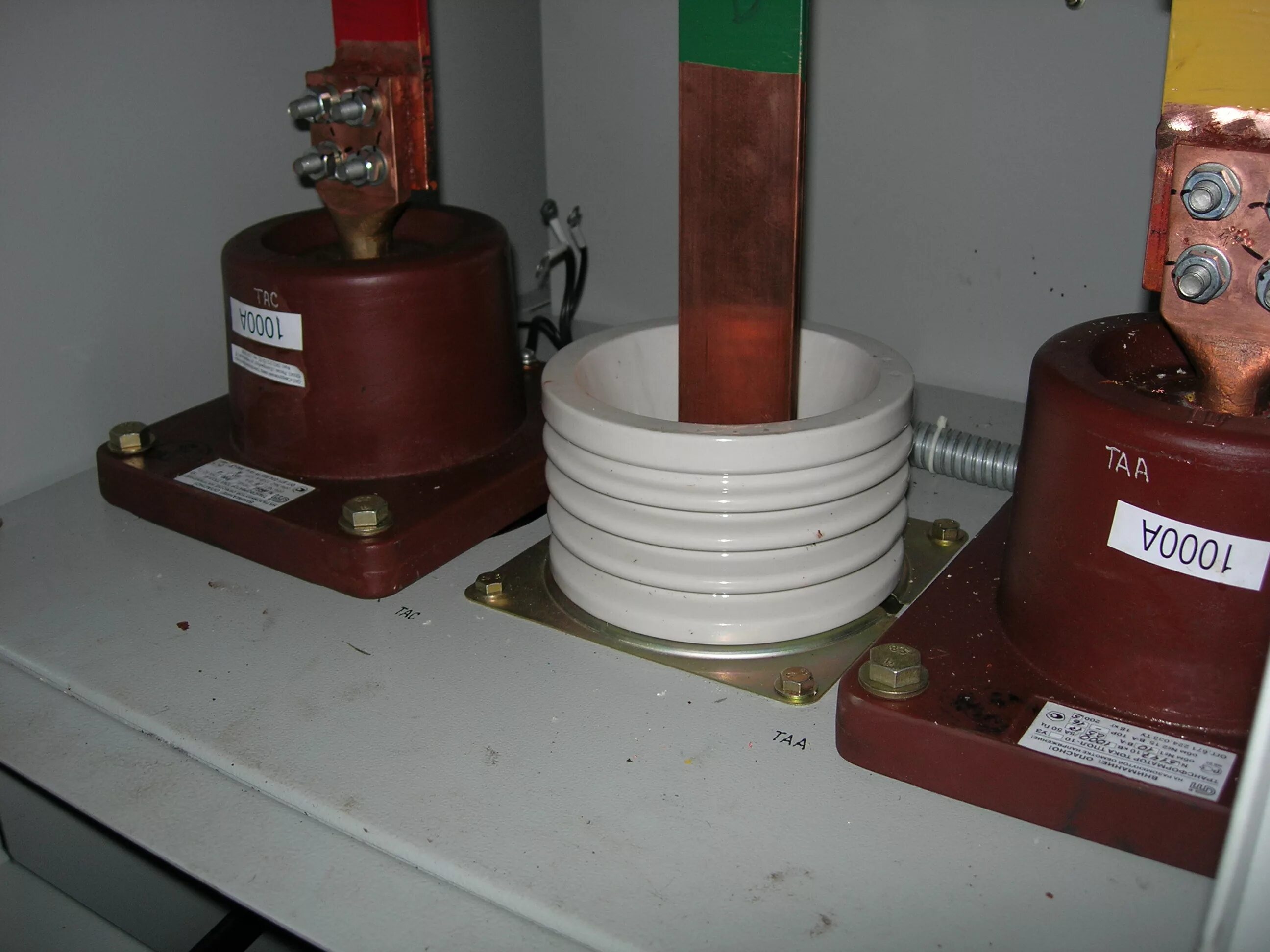 Current transformer. Трансформатор тока ТПОЛ-10 1000/5. Измерительные трансформаторы тока 10 кв. Проходной трансформатор тока 10 кв. Крепление для трансформаторов тока ТПОЛ-10.