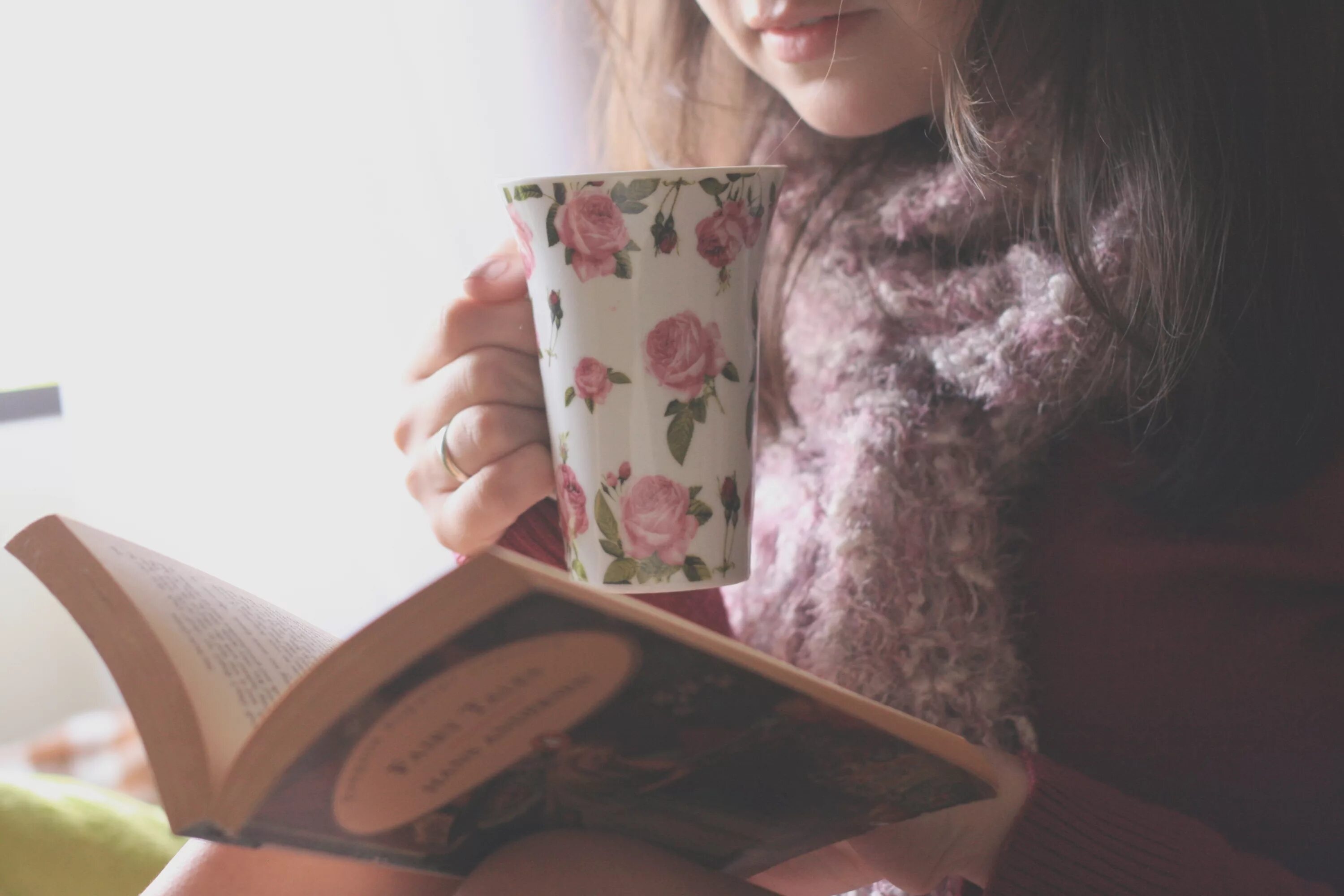 Читать книгу девушка без. Некрылова ксения. курланова елизавета дмитриевна. девушка с книгой. девушка с книгой со спины.