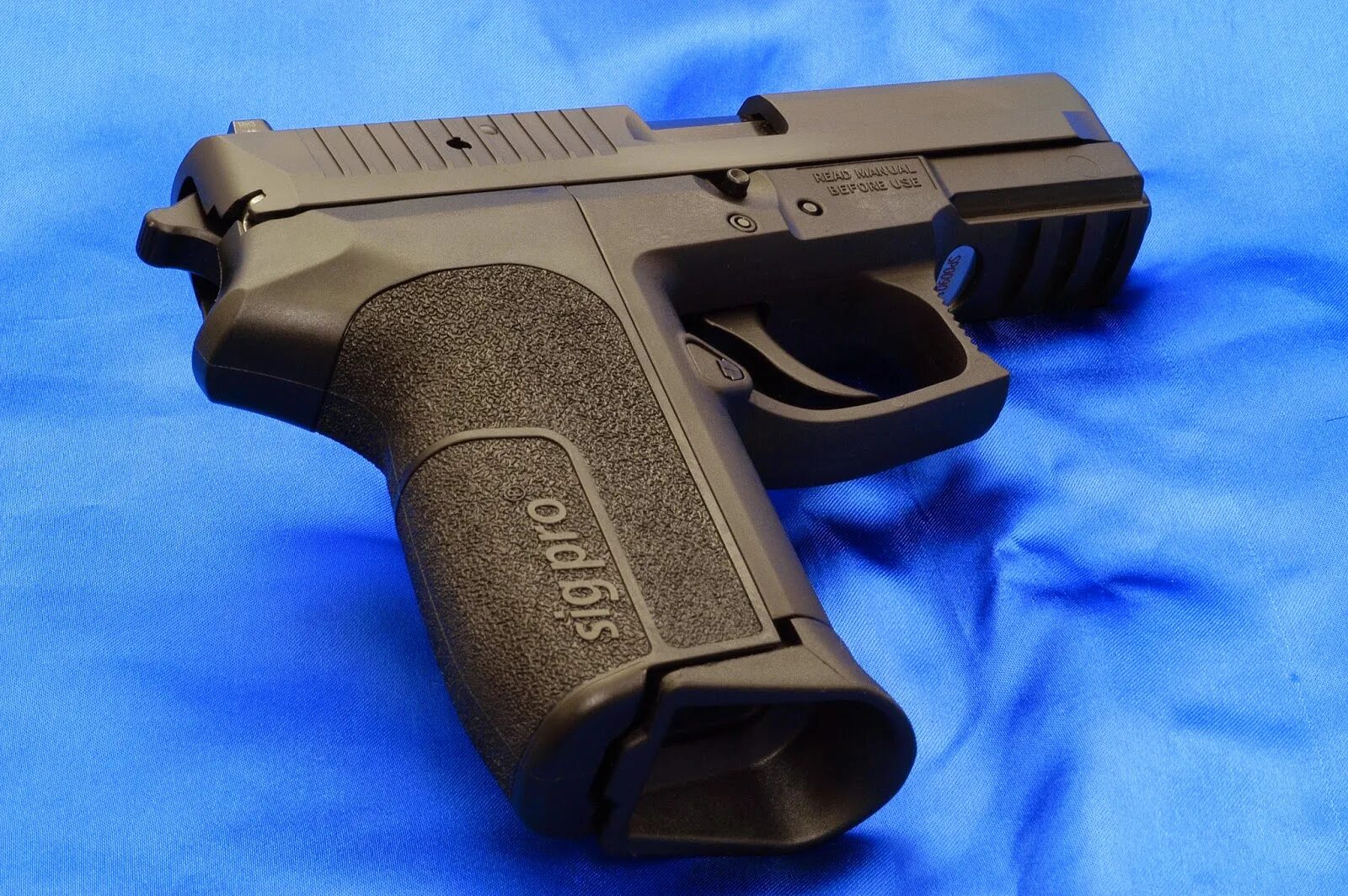 Sig pro. Sig sauer pro sp2025. хеклер кох п2000. зиг зауэр 2025. хеклер и кох 2000.