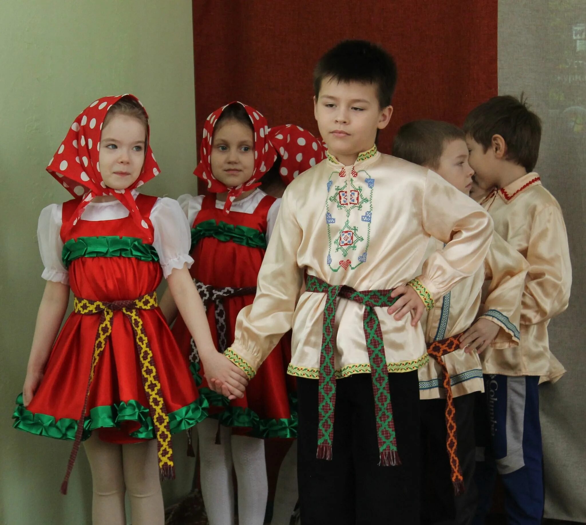 Пон на пермяцком. Коми пермяцкая детская библиотека. Дети культура Коми Пермяцкого народа. Коми Пермяцкий костюм. Коми пермяцкие костюмы для детей.