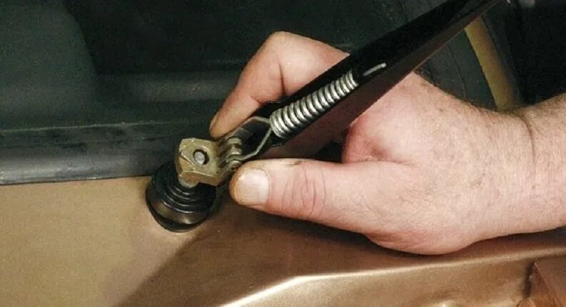 Ограничитель задней двери газ 3110. Гайка рулевого колеса ваз 2114. Патрон на шуруповерт метабо bs18 li. Как снять сб. Ключ откручивать масляный фильтр.