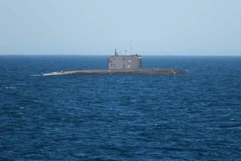 Подводная лодка находится