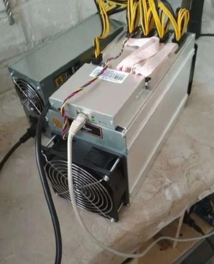 Asic antminer l7. Asic l3+. л3 майнер. майнер l3+. antminer l7.