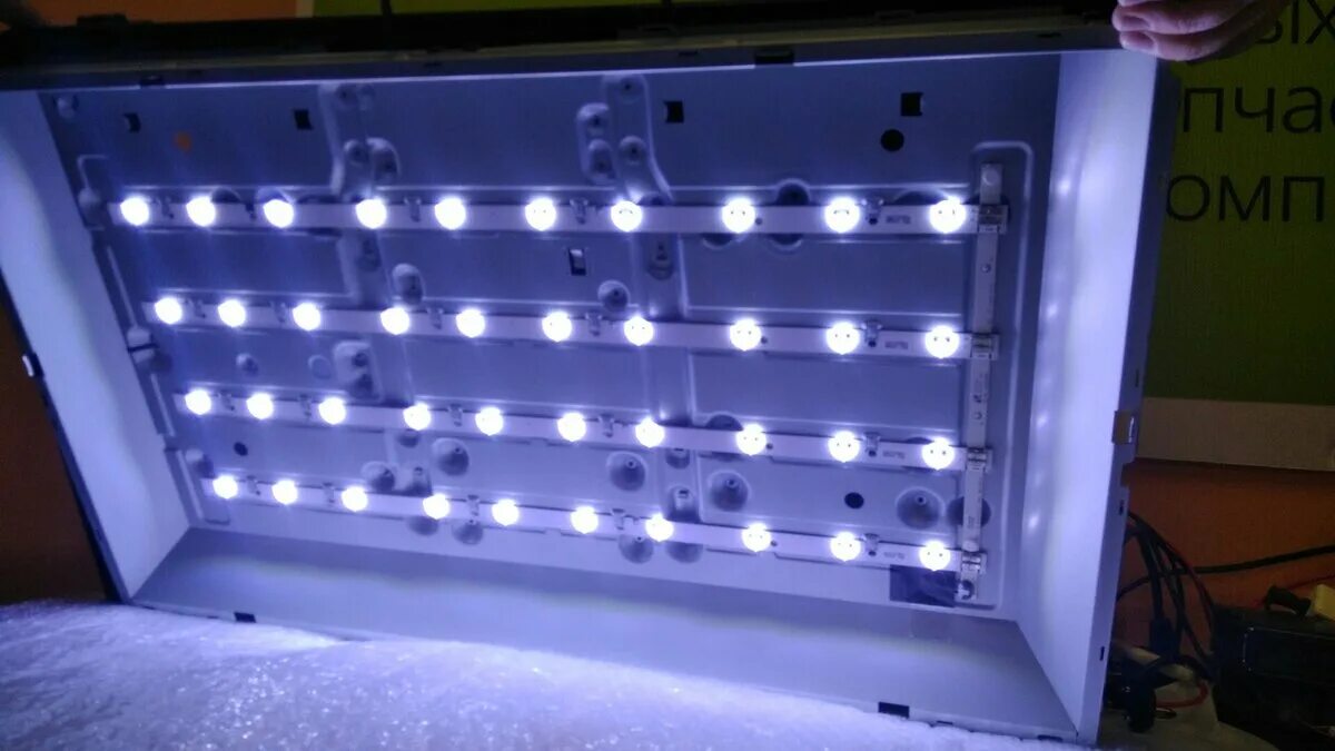 Телевизор включается подсветка. Lea-49k40m подсветка. Lg42lb5630 led подсветка. Лед подсветка самсунг 32. Лэд подсветка телевизора самсунг 32.