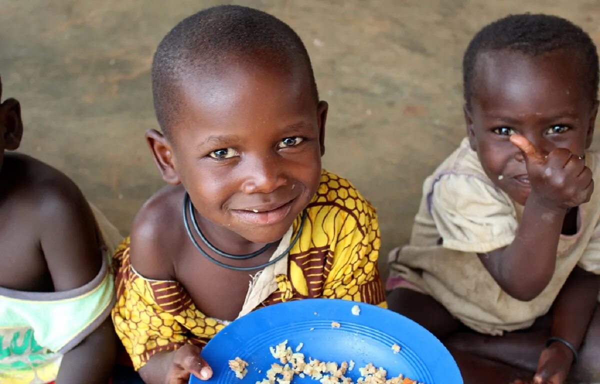 Африканские дети Голодные. Голодные дети Зимбабве. Starving help
