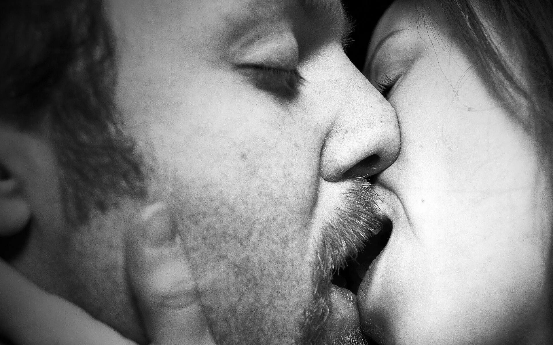 Kiss photos. Поцелуй. Красивый поцелуй. Поцелуй в губы. Целующие губы.