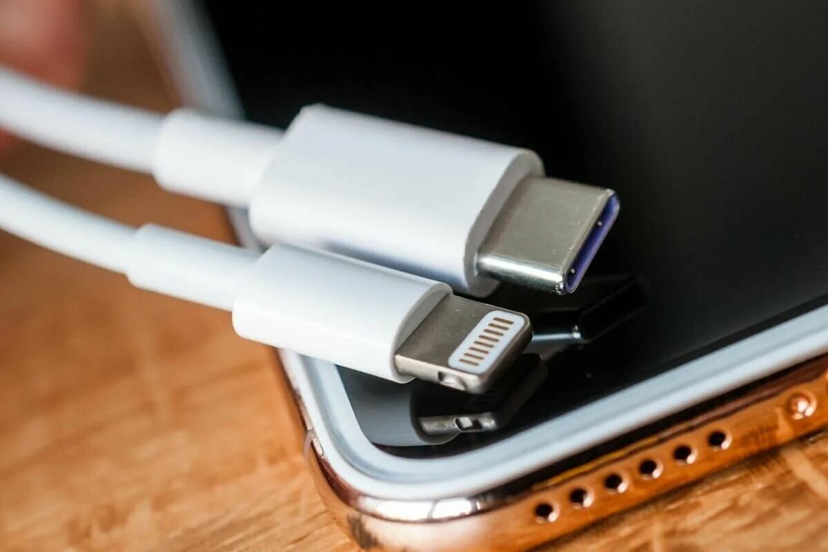 Можно ли ноутбук заряжать через type c. Apple USB Type-c - Lightning. Зарядка для iphone Type-c - Lightning. Iphone 15 USB C. Apple USB C Lightning.
