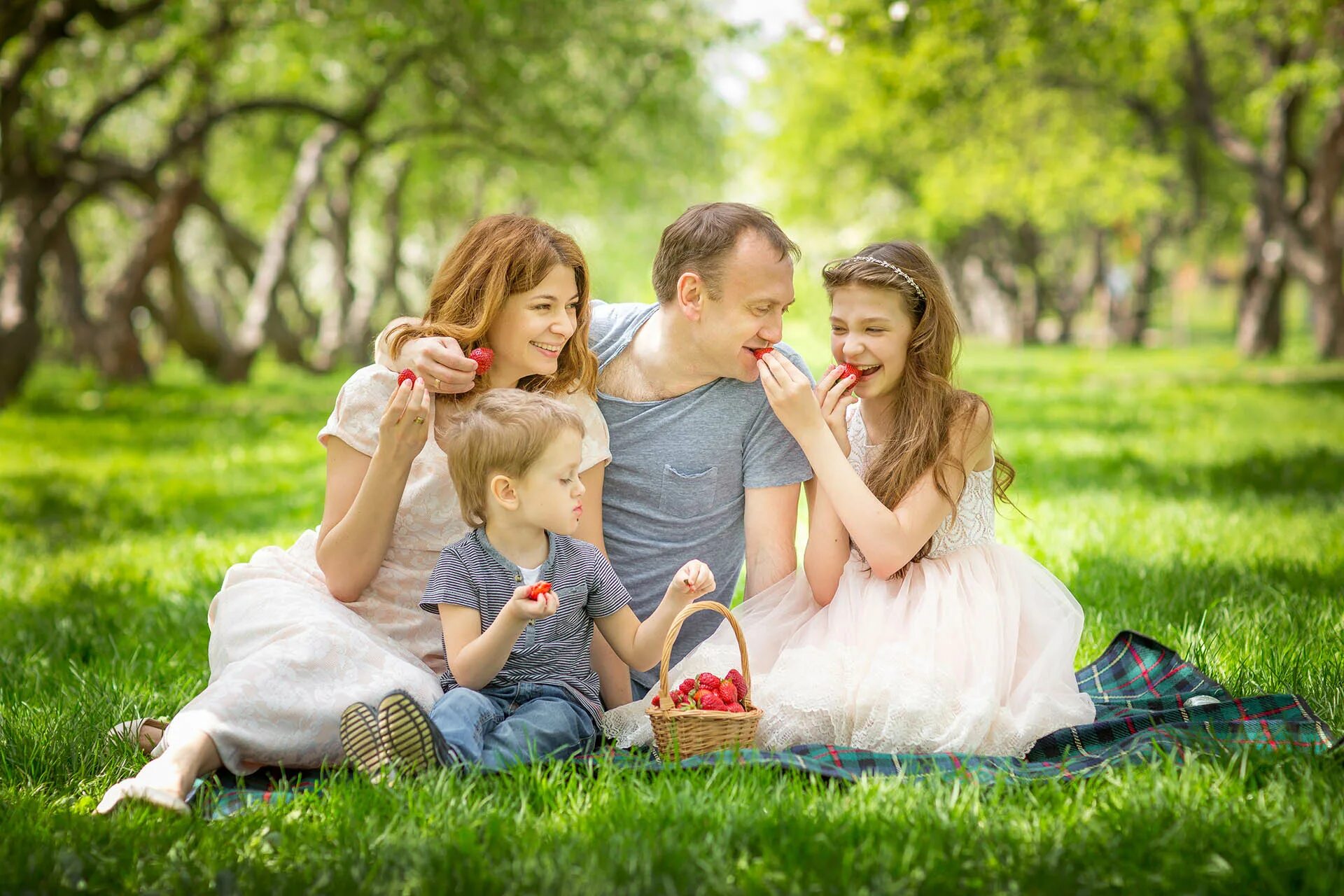 легенда о семье. семейные традиции в семье. семейная фотосессия в ярких цветах. легенды рассказы для детей. во! семья : стихи.