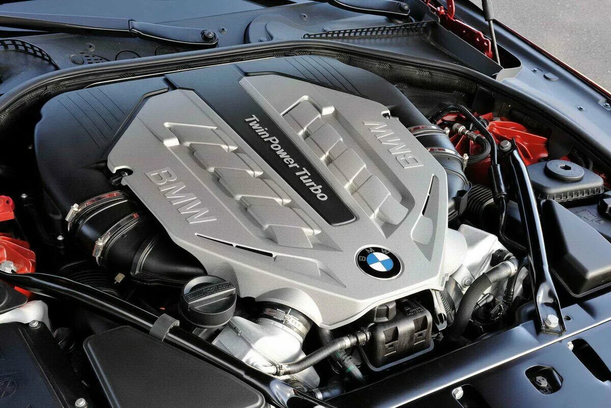 Двигатель автомобиля бмв. БМВ мотор v6. Двигатель BMW 650i. Двигатель v8 BMW. БМВ 8.5 двигатель.