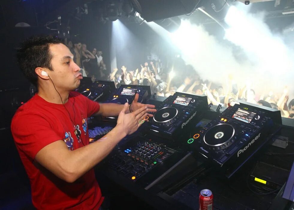 Дж звезда. Laidback Luke. Молодые диджеи. Диджей в караоке. Стать диджеем.