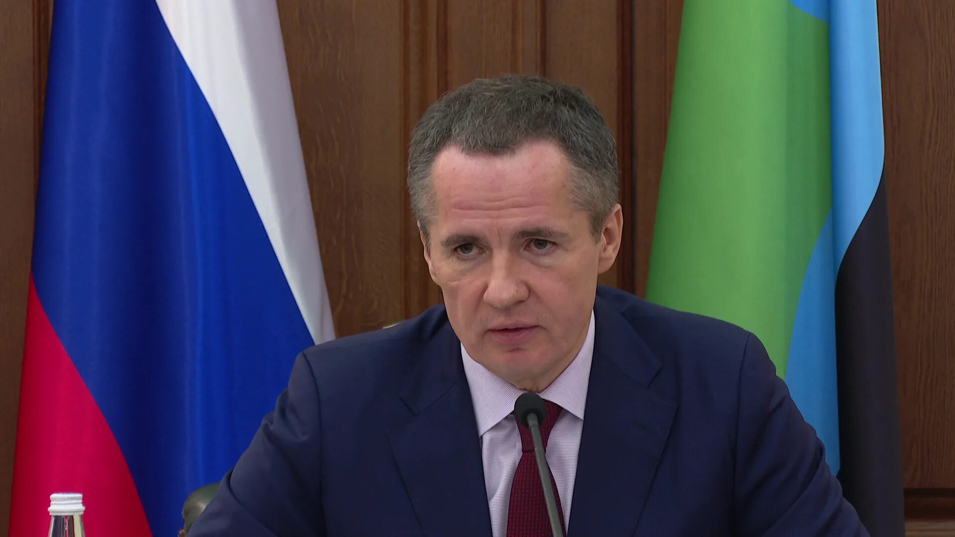 Губернатор белгородской области 2021. Губернатор города белгорода. Белгород правительство гладков. Портрет гладкова губернатора белгородской области. Губернатор белгородской области гладков 2022.