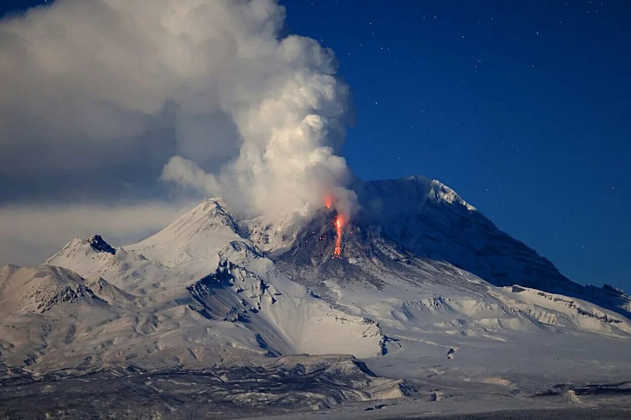 Камчатка шивелуч. Камчатка шивелуч. Вулкан шивелуч извержение 2022. Камчатка шивелуч извержение. Купол вулкана шивелуч.