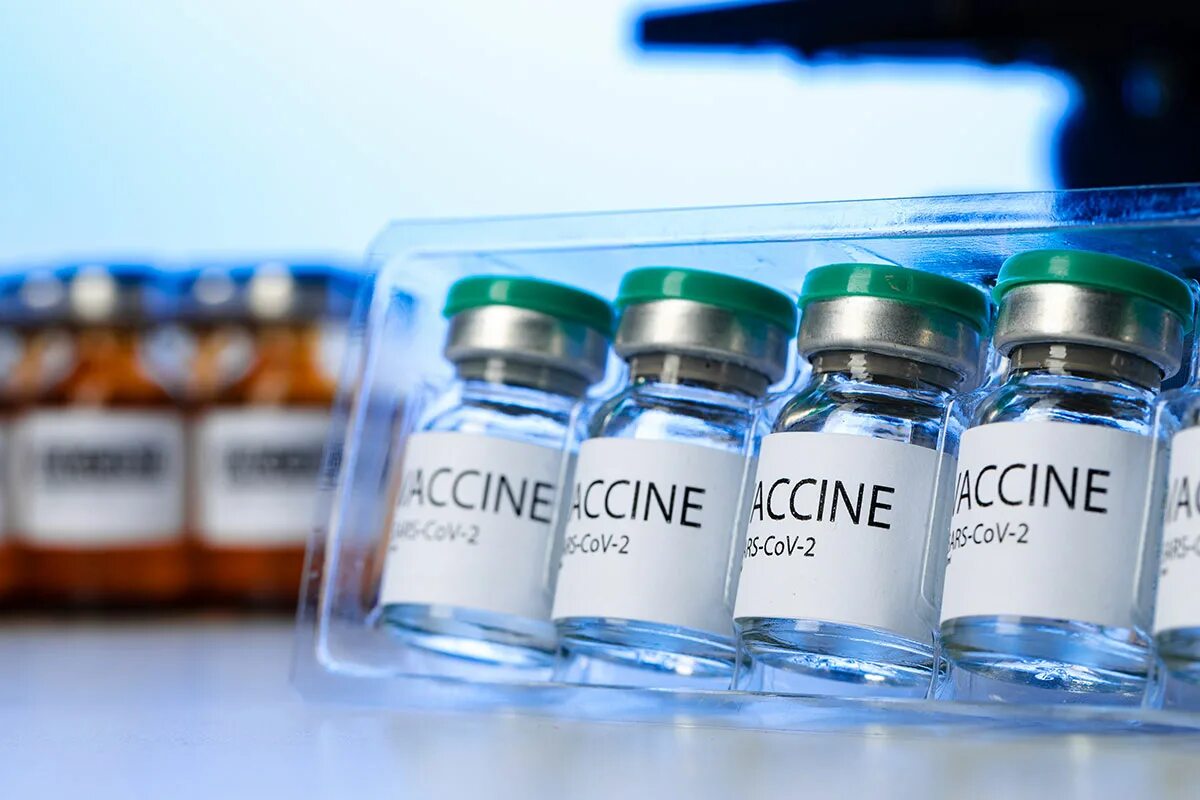 Вакцины sars. Баночка вакцины. Флаконы с вакциной. SARS-cov-2 вакцина. Ковид вакцина много бутыльков синий фон.