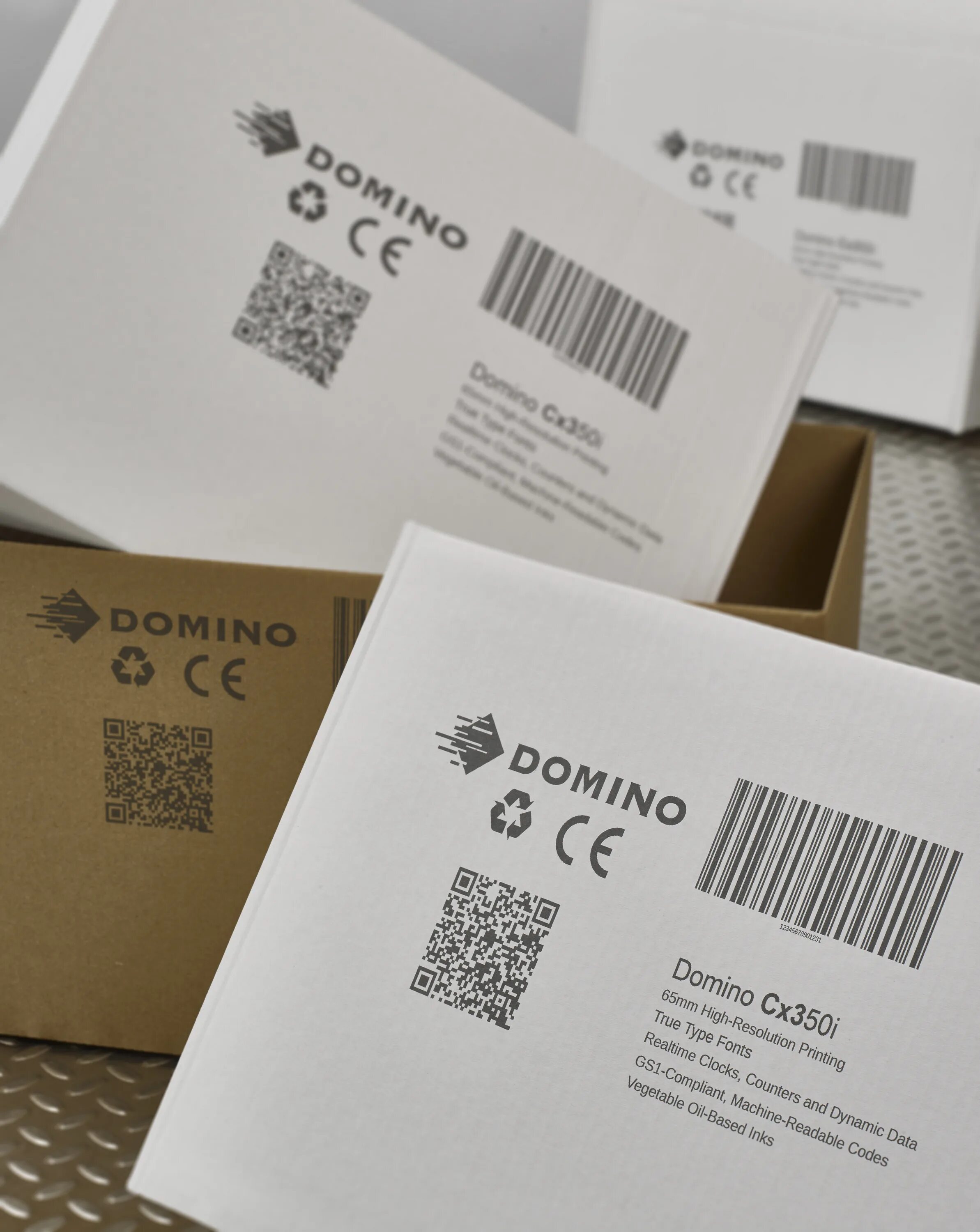 Код домино. Domino принты. принтер домино стикеры палет аппликатор m series.