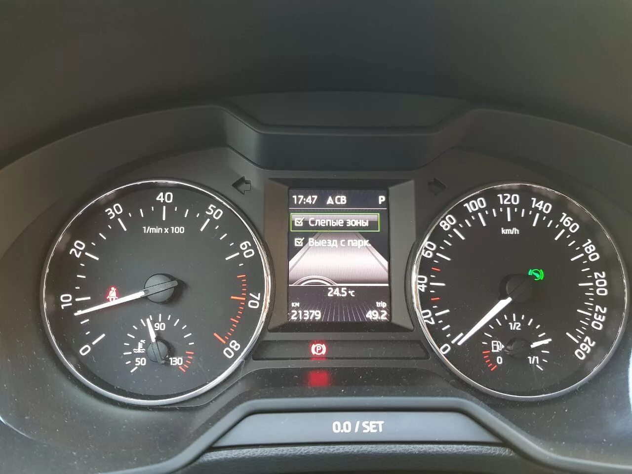 Kodiaq usb. Skoda kodiaq дисплей. Skoda kodiaq панель. Бортовой компьютер пассат б6. Русификация мерседес 223.