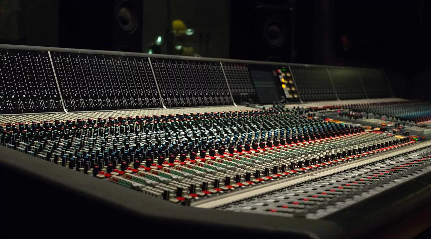 Neve 88rs. Микшерный пульт neve. Консоль neve 88.. Neve 88r Desk,.