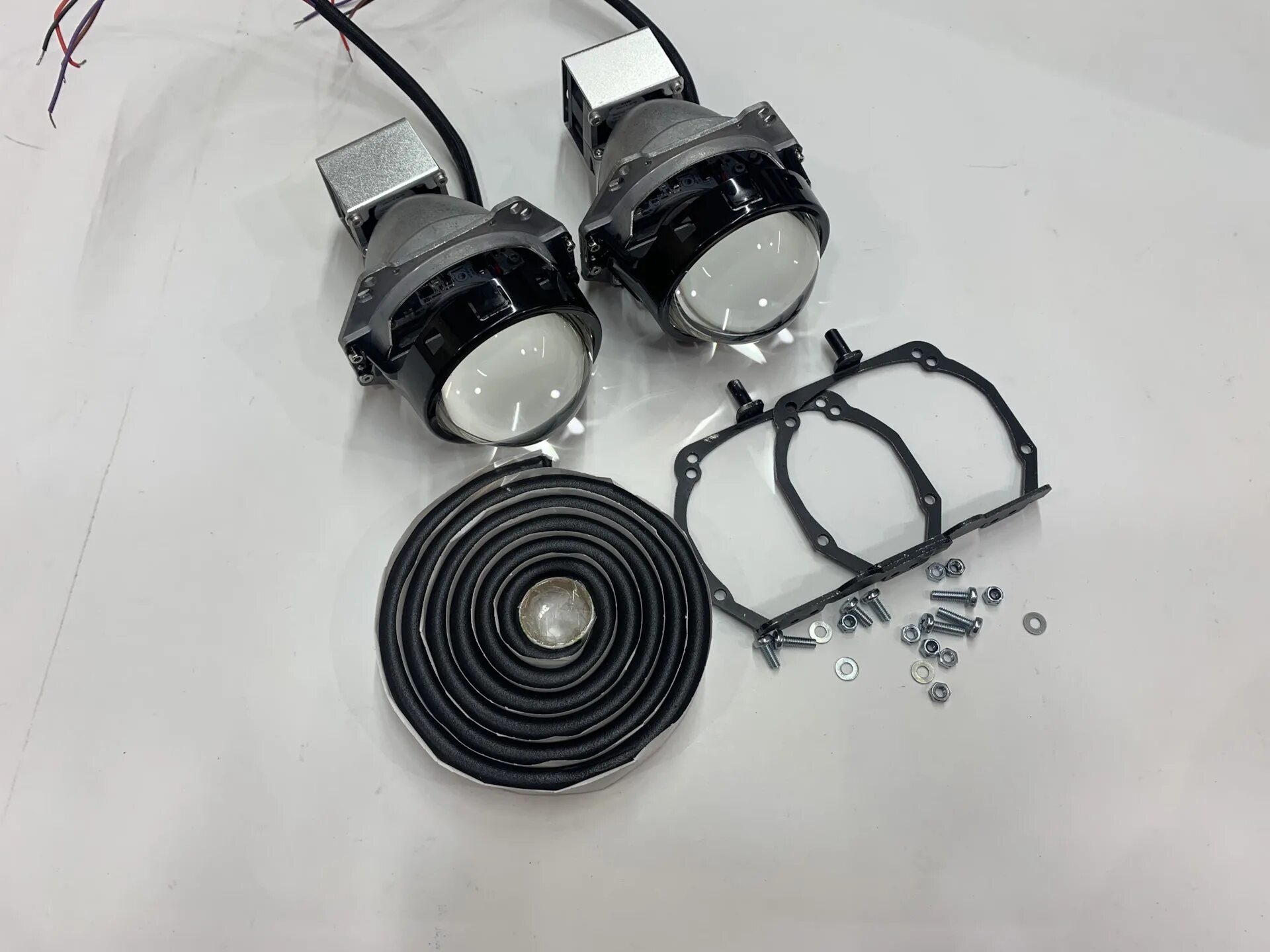 Модуль в фары. Bi led мерседес 814. би лэд модули пежо 607. диодные модули в фары. led модуль в фары.