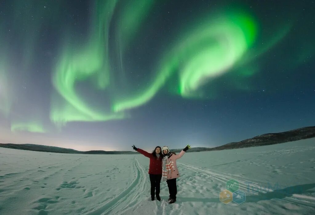 Северное сияние в мурманске 2021. Северное сияние в мурманске. Мурманск териберка северное сияние. Северное сияние в мурманске 2021. Парк северное сияние мурманск.