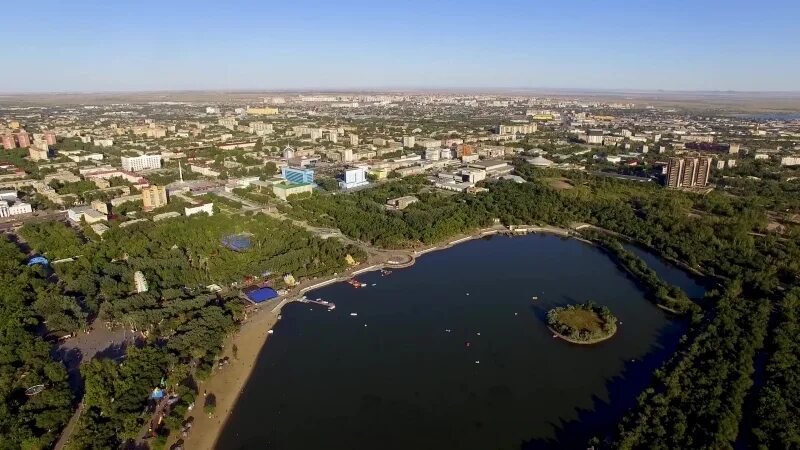 Караганда парк сверху. Карагандинское озеро в парке. Караганда город парк. Парк караганда. Караганда парк аттракционов.