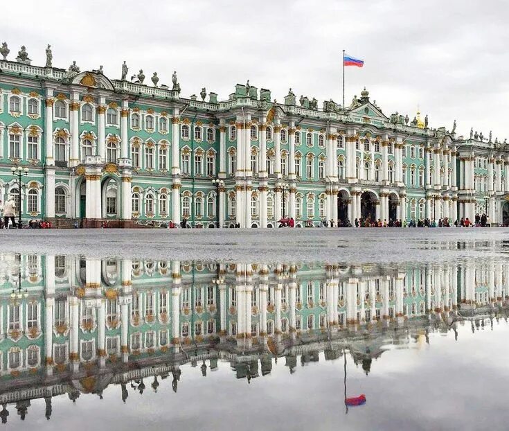 Где расположен зимний дворец. Зимний дворец санкт-петербург. санкт-петербург лето зимний дворец. зимний дворец архитектор. версаль vs зимний дворец.