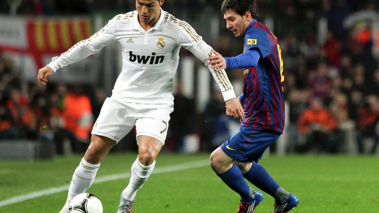M sport футбол. Лионель Месси Реал. Messi Ronaldo. Лионель Месси и Криштиану Роналду. Футбол Роналдо против Месси игра.