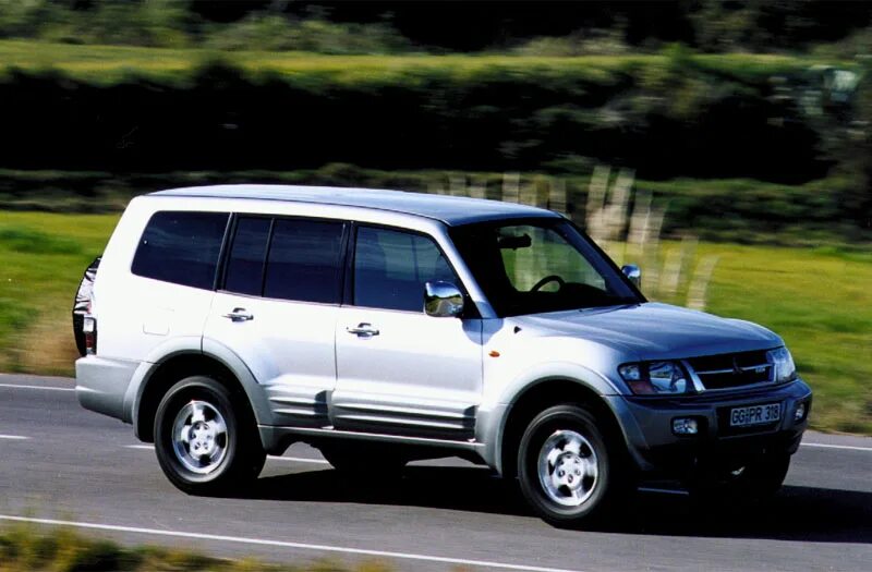 Митсубиси паджеро 3.0 купить. Mitsubishi Montero 2000. 2000 Mitsubishi Pajero III. Mitsubishi Montero Pajero 3. Mitsubishi Pajero 2000.