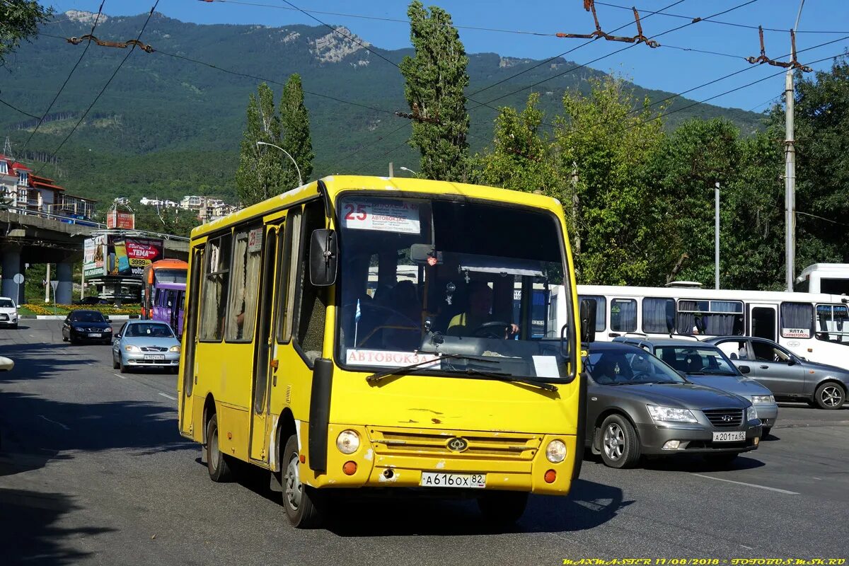 Автобус крымчане. Автобус Ялта Ялта Ялта. Экскурсионный маршрутка Крым.