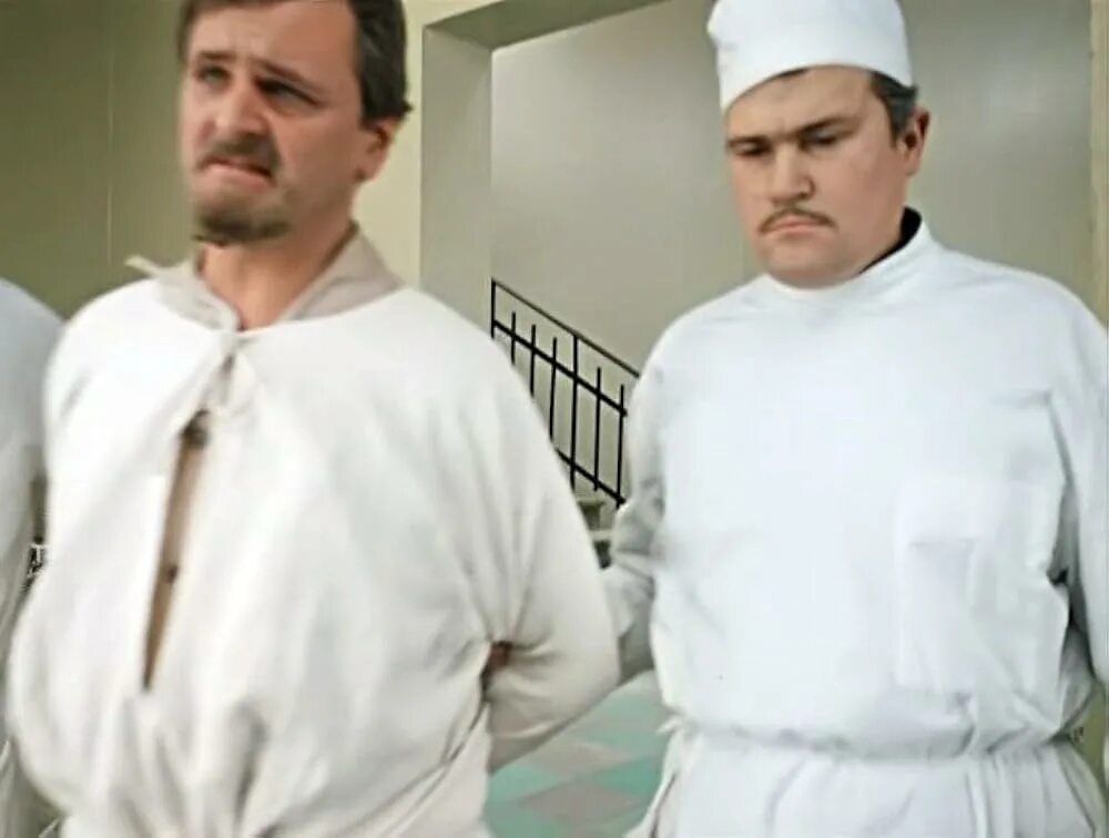 Маски шоу доктор с санитарами. Дурдом карикатура. Бронсон 2008 психушка. Дурдом карикатура. Санитары забирают.