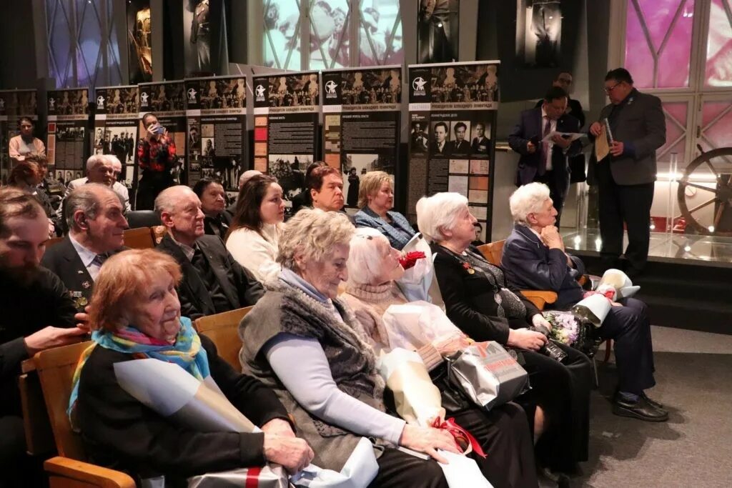 Концерт к 80 летию прорыва блокады ленинграда. Концерт к 80 летию прорыва блокады ленинграда. 18 января прорыв блокады. Памятник блокаде. Годовщина освобождения ленинграда.