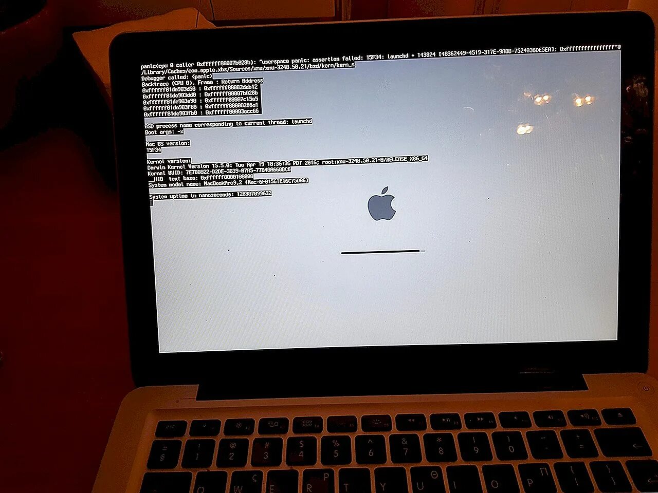 Зависает и гудит. Mac не загружается. Не загружается макбук. Экран включения макбука. Ошибка при загрузке макбука.