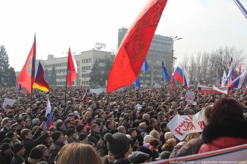 донецк 2014 год. митинги на донбассе 2014. митинг донецкая народная республика 2014. херсон 2014 пророссийские митинги. крым 2014 митинг в севастополе.