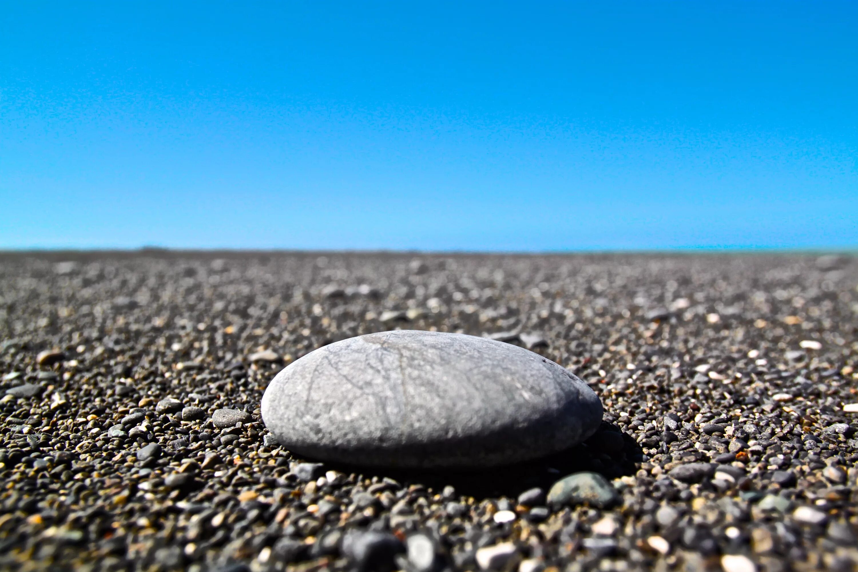 Морские камни. Камни на пляже. Камни на Песчаном берегу моря. Море камни. Huge round
